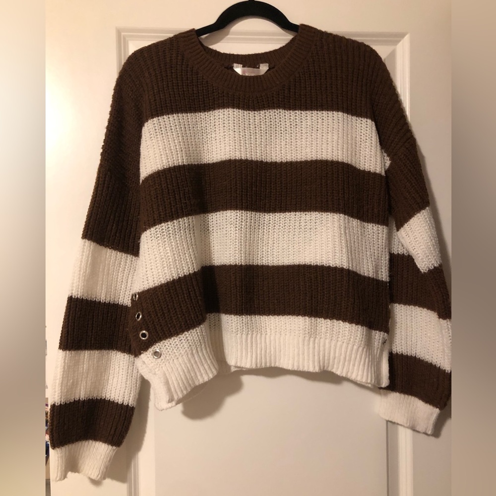 Striped Knitted Sweater with Eyelits